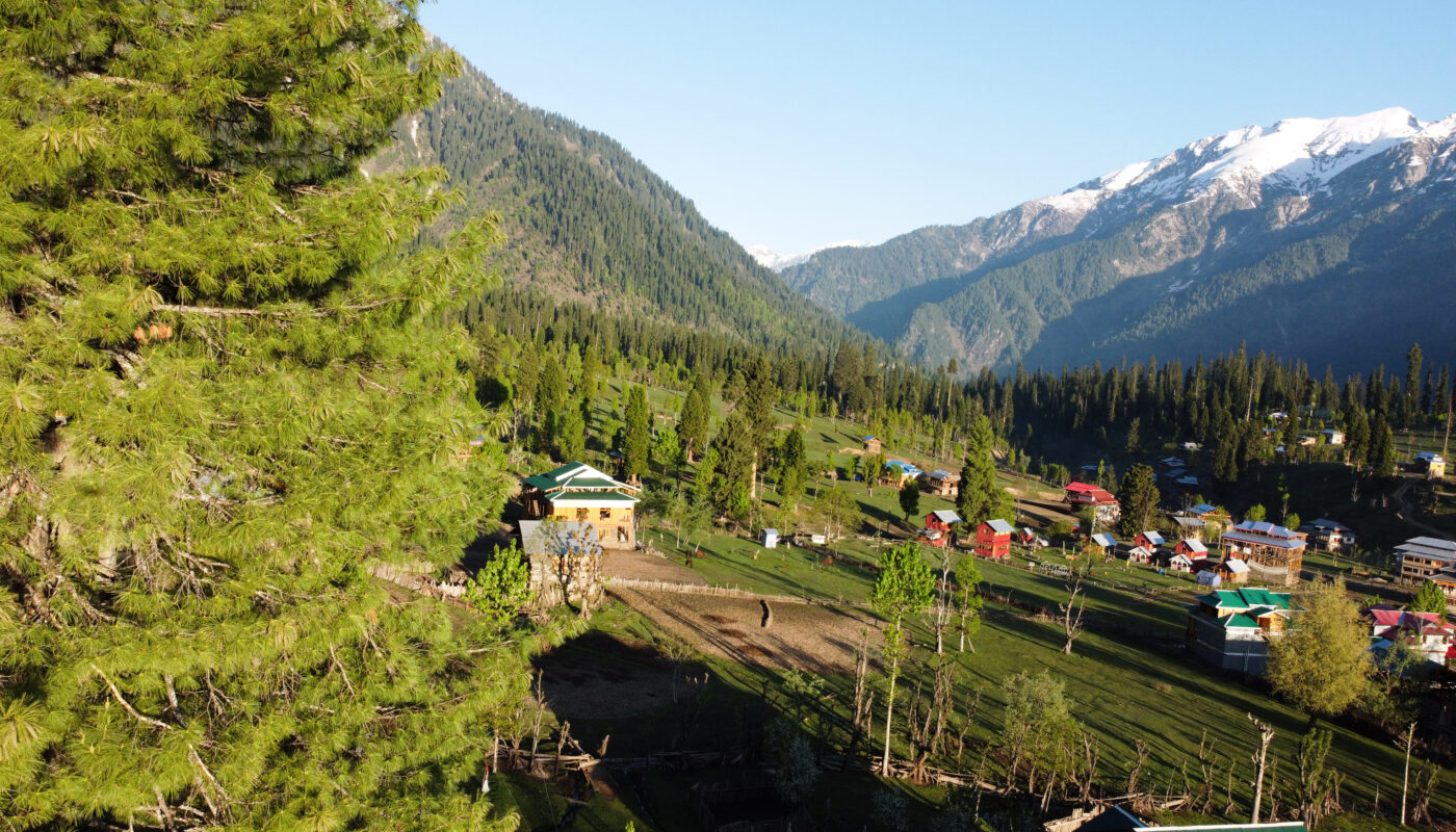 https://www.freepik.com/free-photo/beautiful-landscape-arang-kel-kashmir-with-green-fields-local-houses-with-hidden-clouds_207414576.htm#fromView=search&page=1&position=1&uuid=714110c6-d98d-4b8a-83d4-87c325d5f595&query=+Kalash+Valley