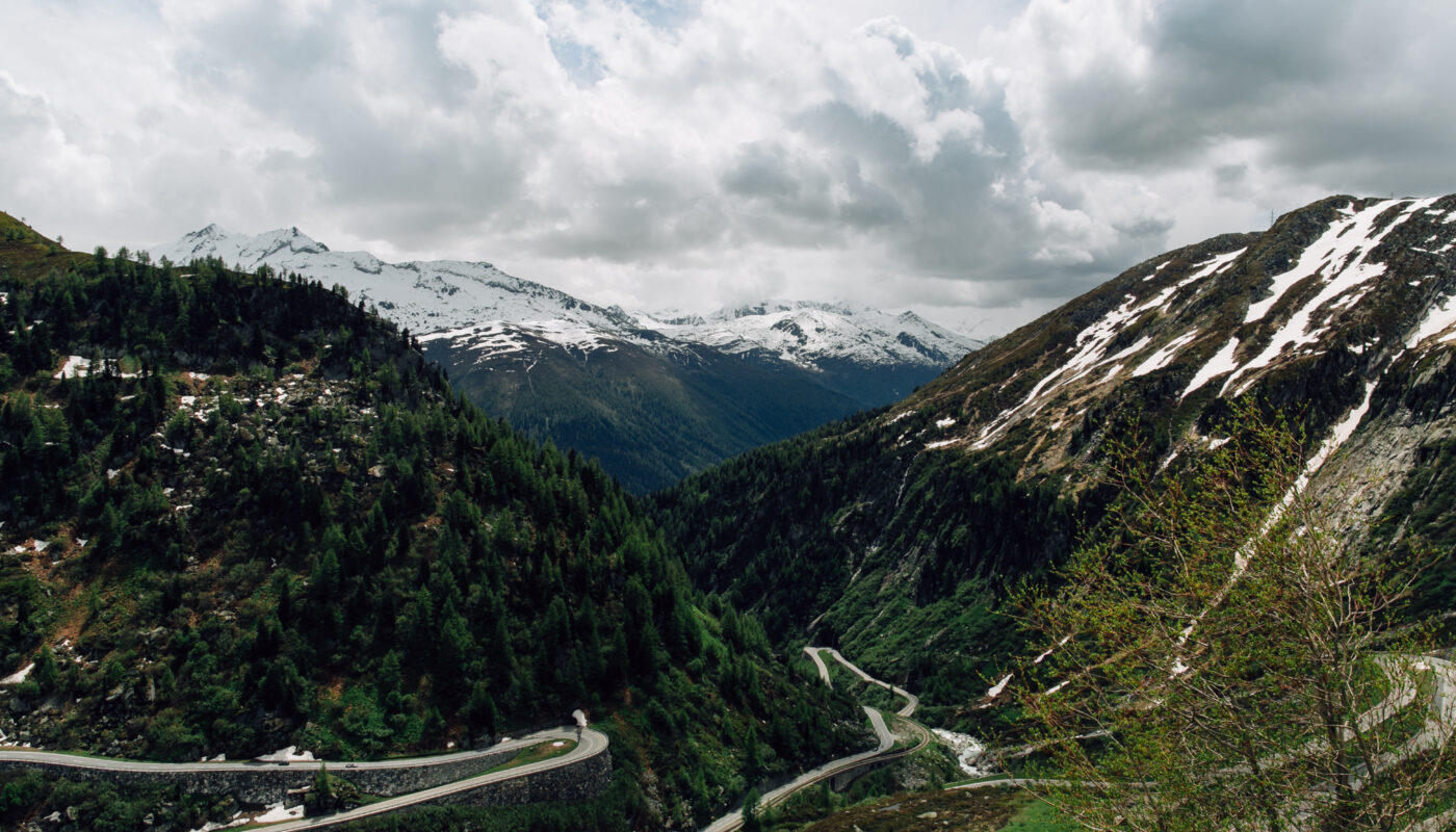 https://www.freepik.com/free-photo/beautiful-snowy-swiss-alps-mountains-curve-track-summer-time_2583917.htm#fromView=search&page=8&position=8&uuid=6ad68ebf-4332-4f89-acb4-2688bb6bf2e8&query=Murree+mall+road