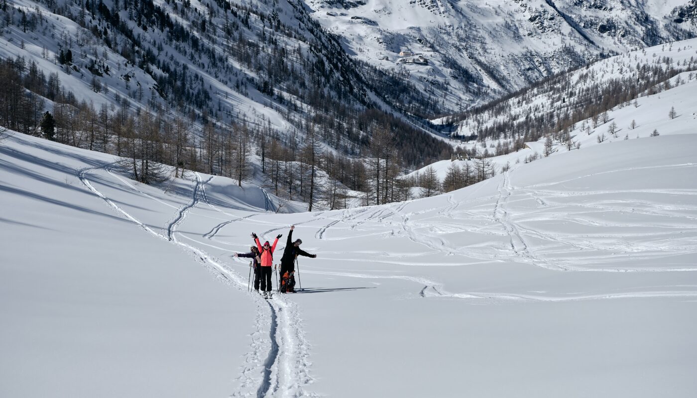 https://www.freepik.com/free-photo/forested-mountain-covered-snow-people-hiking-col-de-la-lombarde_11343638.htm#fromView=search&page=1&position=22&uuid=b5b421fd-02d5-40ee-9353-b5347068f67b&query=Exploring+Baltoro+Glacier%3A+Trekking+to+the+Heart+of+the+Karakoram+Range