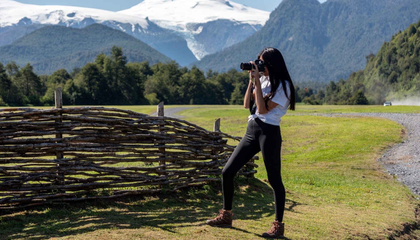 https://www.freepik.com/free-photo/photographer-with-long-hair-white-shirt-working-field-with-mountains_17242859.htm#fromView=search&page=2&position=42&uuid=bee5b8a6-ff60-4e98-8964-5c5a2caa4621&query=Your+Ultimate+Guide+to+Kashmir+Point%3A+Best+Views%2C+Photography%2C+and+Attractions