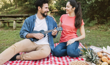 https://www.freepik.com/free-photo/picnic-concept-with-couple_2172644.htm#fromView=search&page=7&position=49&uuid=883e40c3-1051-4a52-9ba7-57ec24ccd08f&query=Top+Picnic+Spots+in+Murree%E2%80%99s+Parks+for+Families+and+Couples