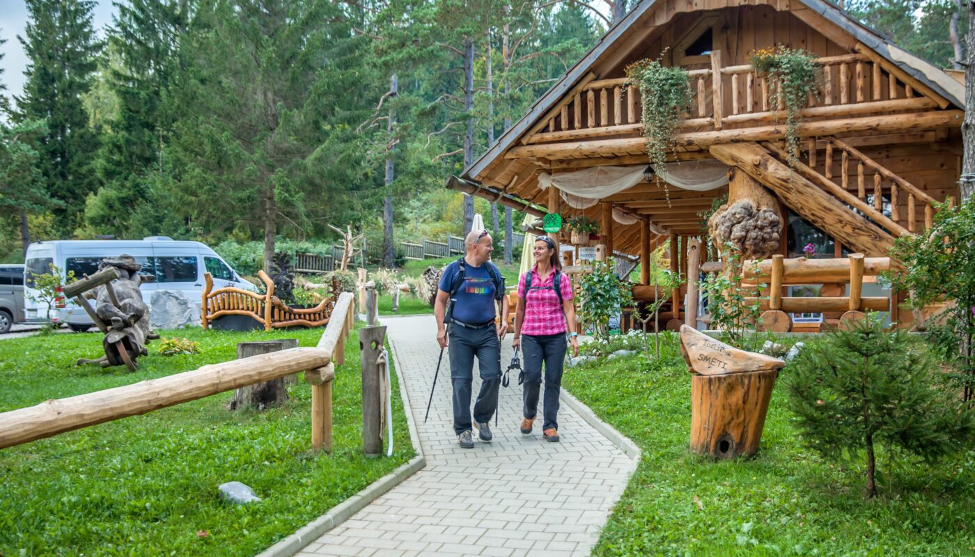 https://www.freepik.com/free-photo/tourists-taking-stroll-around-hija-glamping-lake-bloke-nova-vas-slovenia_11943206.htm#fromView=search&page=1&position=0&uuid=09dbb525-e4b6-4acb-994e-a14a295ac281&query=Best+Family-Friendly+Hotels+in+Swat+Valley+for+Relaxing+Vacations